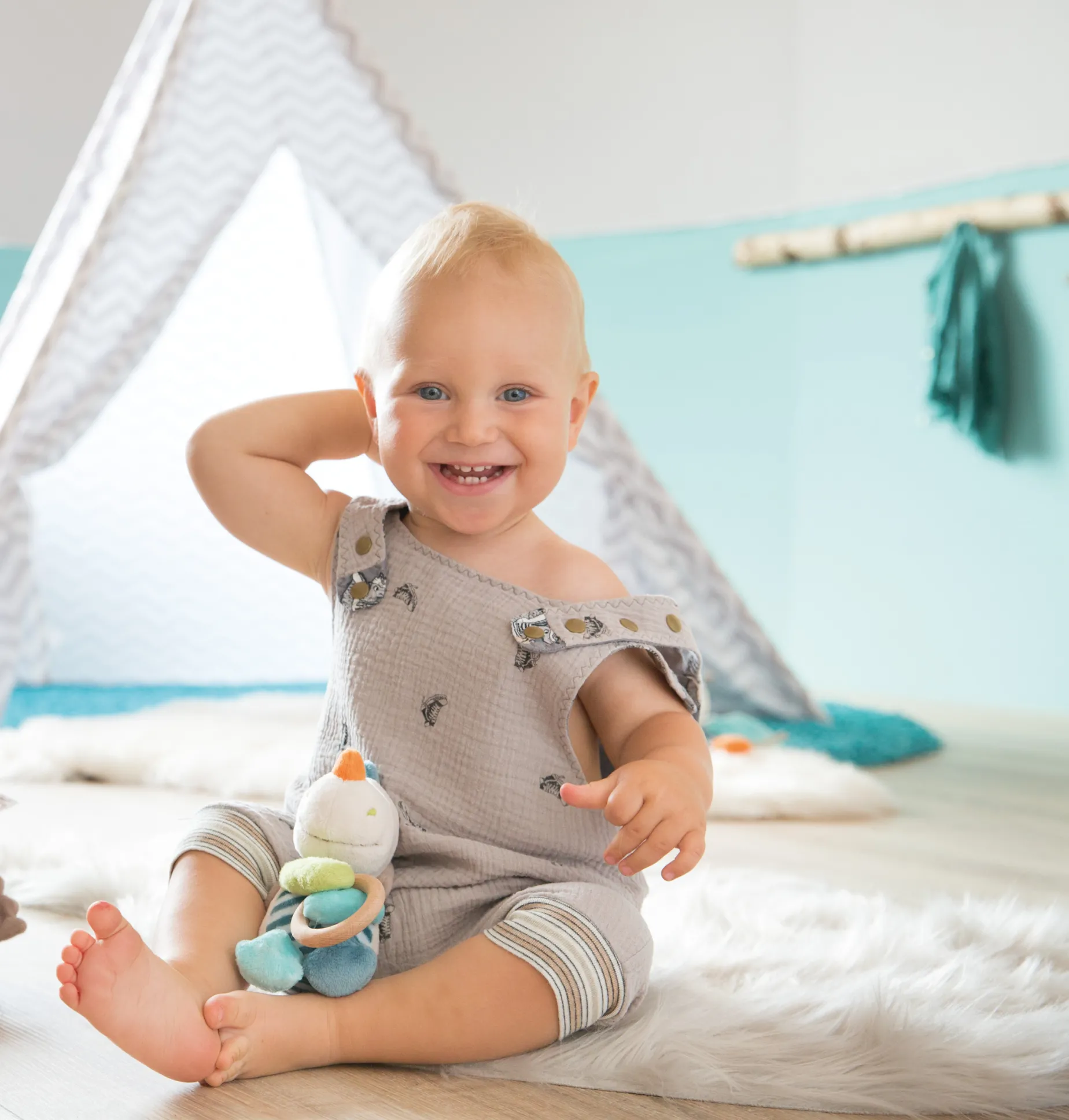 Grabber Dragon Dragilu with wooden ring and bell