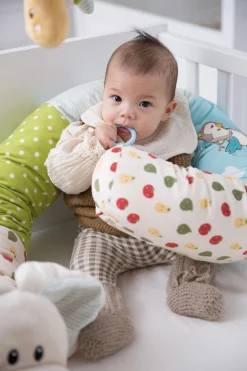 Soft baby bumper with music box